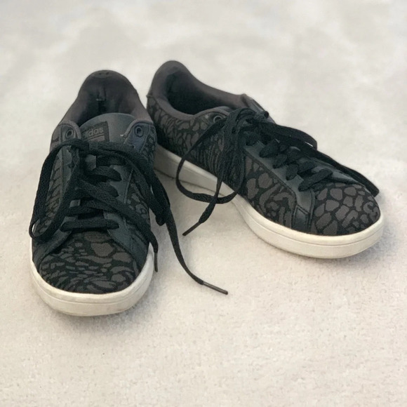 * 🔥HOST PICKS🔥* Adidas Cloudforam advantage shoes sneakers, printed, 5.5 - Picture 1 of 15